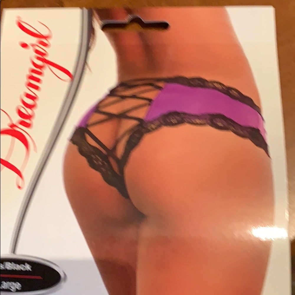 Purple panties with leaseback details